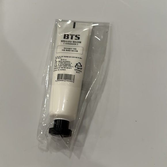 BTS Jungkook hand cream - Picture 2 of 2